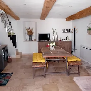  Appartement Maison De Village Entierement Renovee Avec Gout France